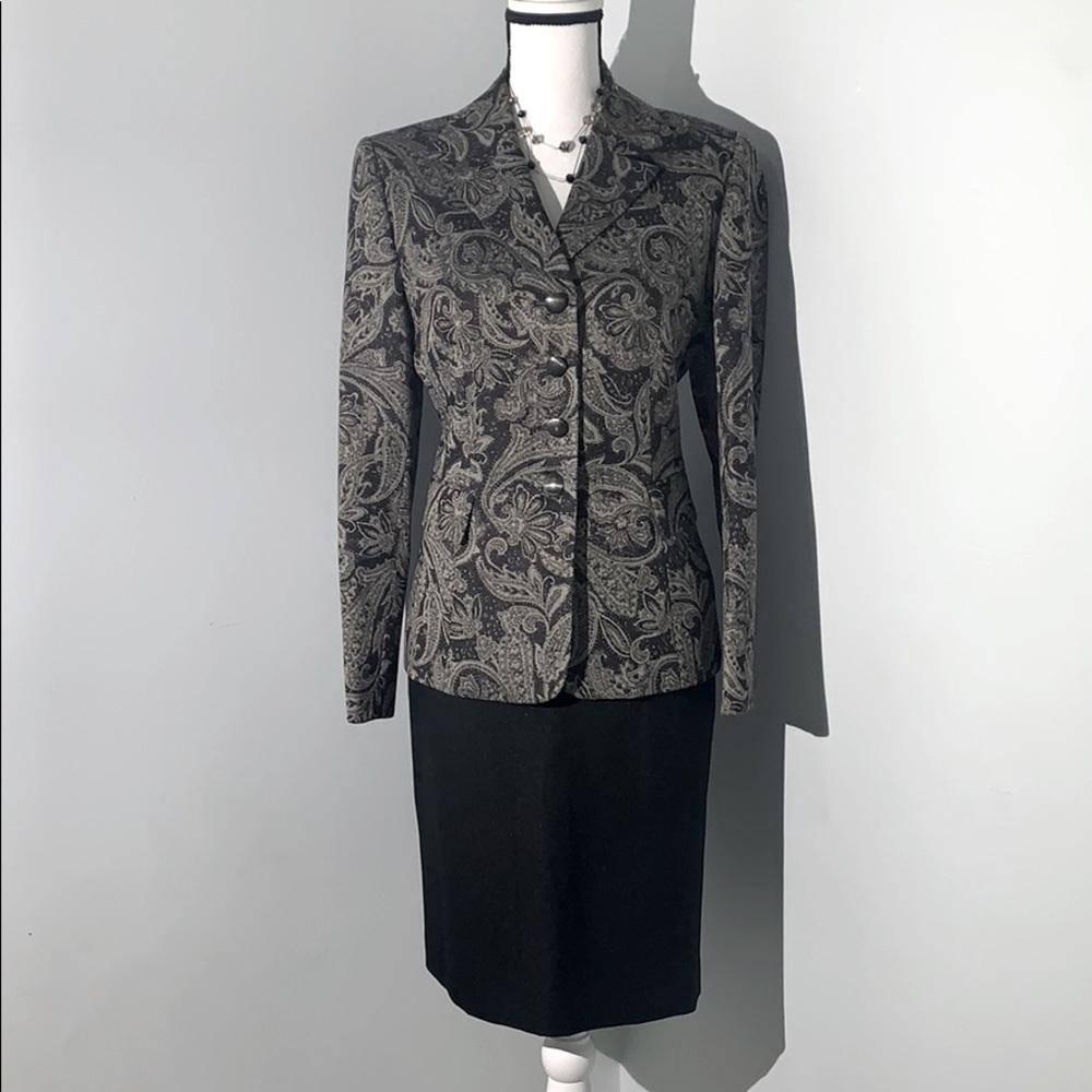Le Suit Paisley Blazer Suit size 10P